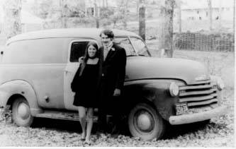 panelKandT Karen & Tim on their way to brother Tom & Nickie's wedding (1971)