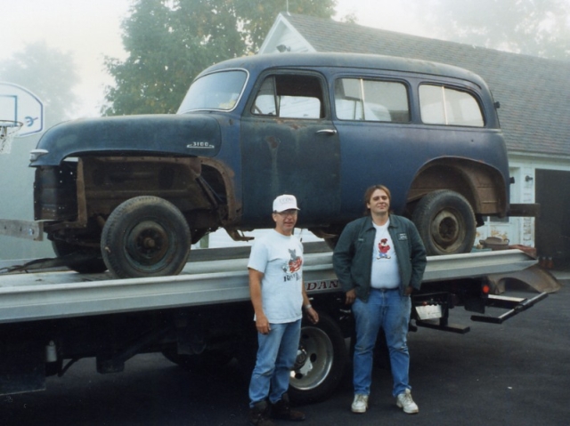 08FlatbedToDes Make & friend drove the Suburban to Des's for magnificent metal repair.