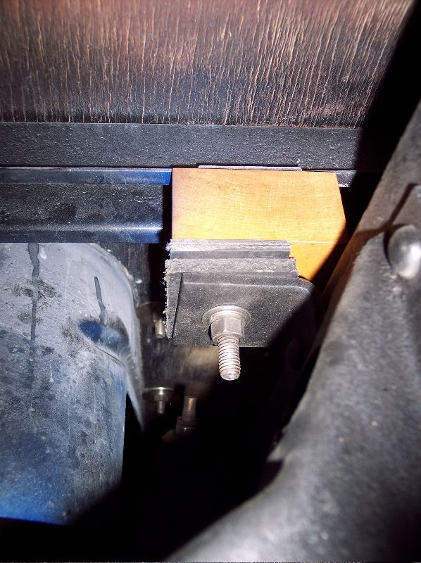 SubBodyMounts_3 Suburban Passenger Front Body Mount #3.
Block with rubber pad nailed to block.
Block is screwed to a plate above it.
On this side of the body a rubber pad
was added to line up body/fender to
running board.